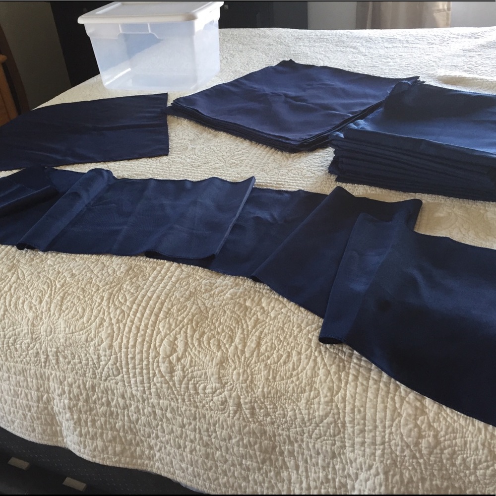 Wedding!? 24” x 24” squares & 8’ table runners!